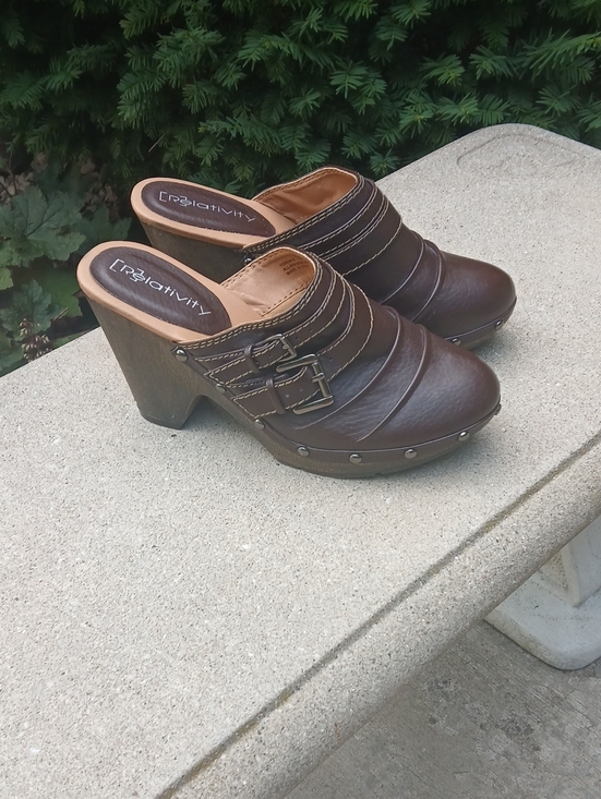 Relativity Shoes - Relativity vintage-style platform clogs Sz 7.5 M